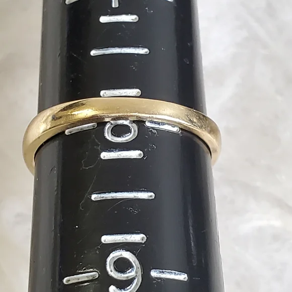 10K Gold Trillion Cut Amethyst Ring - Picture 9 of 10